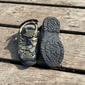 Toddler size 7 sandals